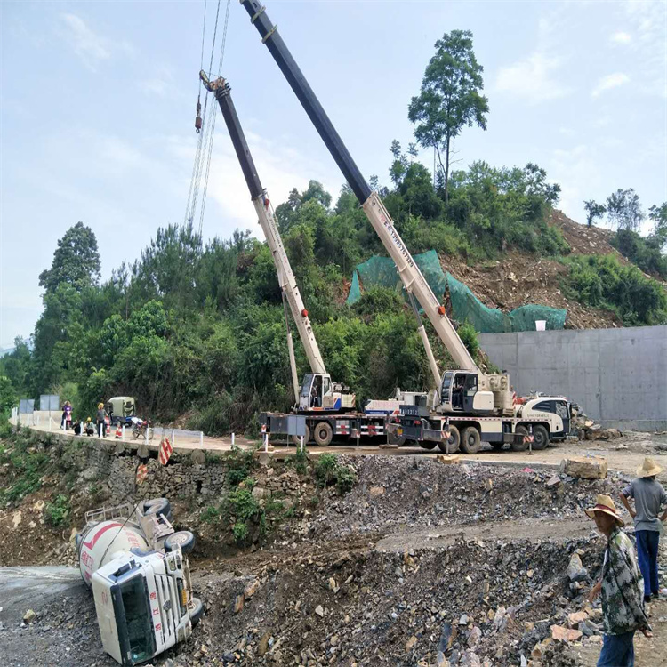 宛城汽车掉沟里叫吊车救援要多少钱
